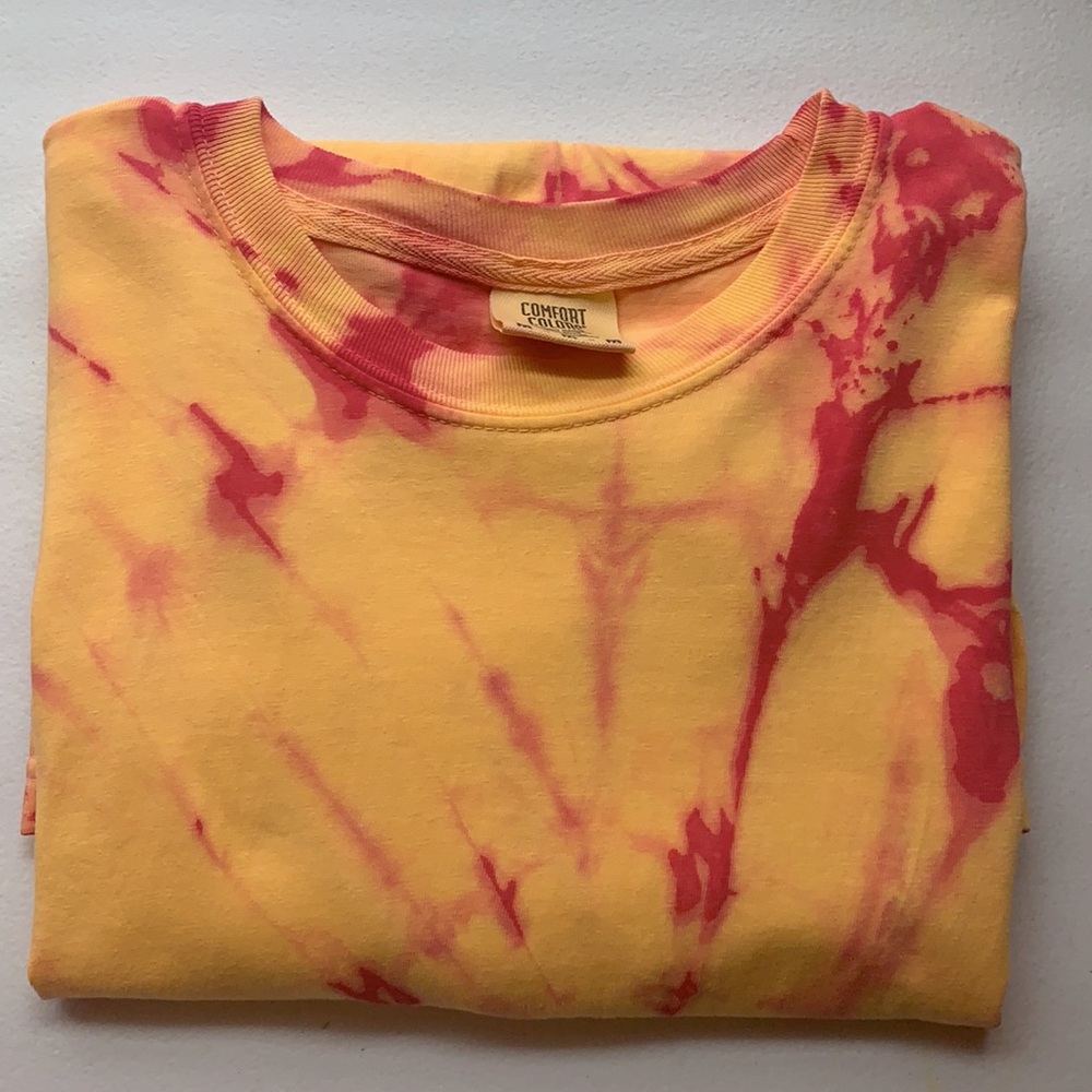Custom tie-dye T-Shirt💛